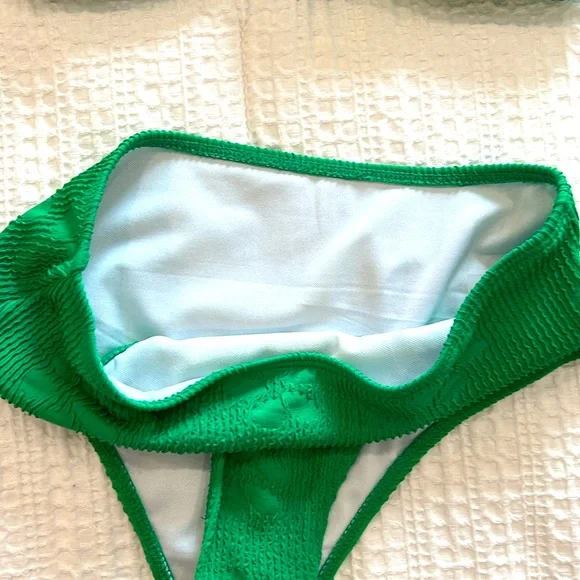 💚✨Cutest Kelly Green Bikini Set! - XS - Preppy! High waisted, cross over top✨💚 - Picture 5 of 10
